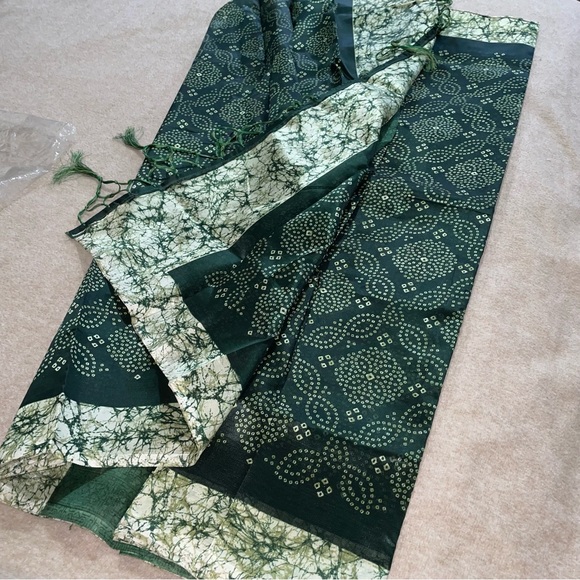 Green Bondhoni print cotton saree 🥻 - Picture 2 of 2